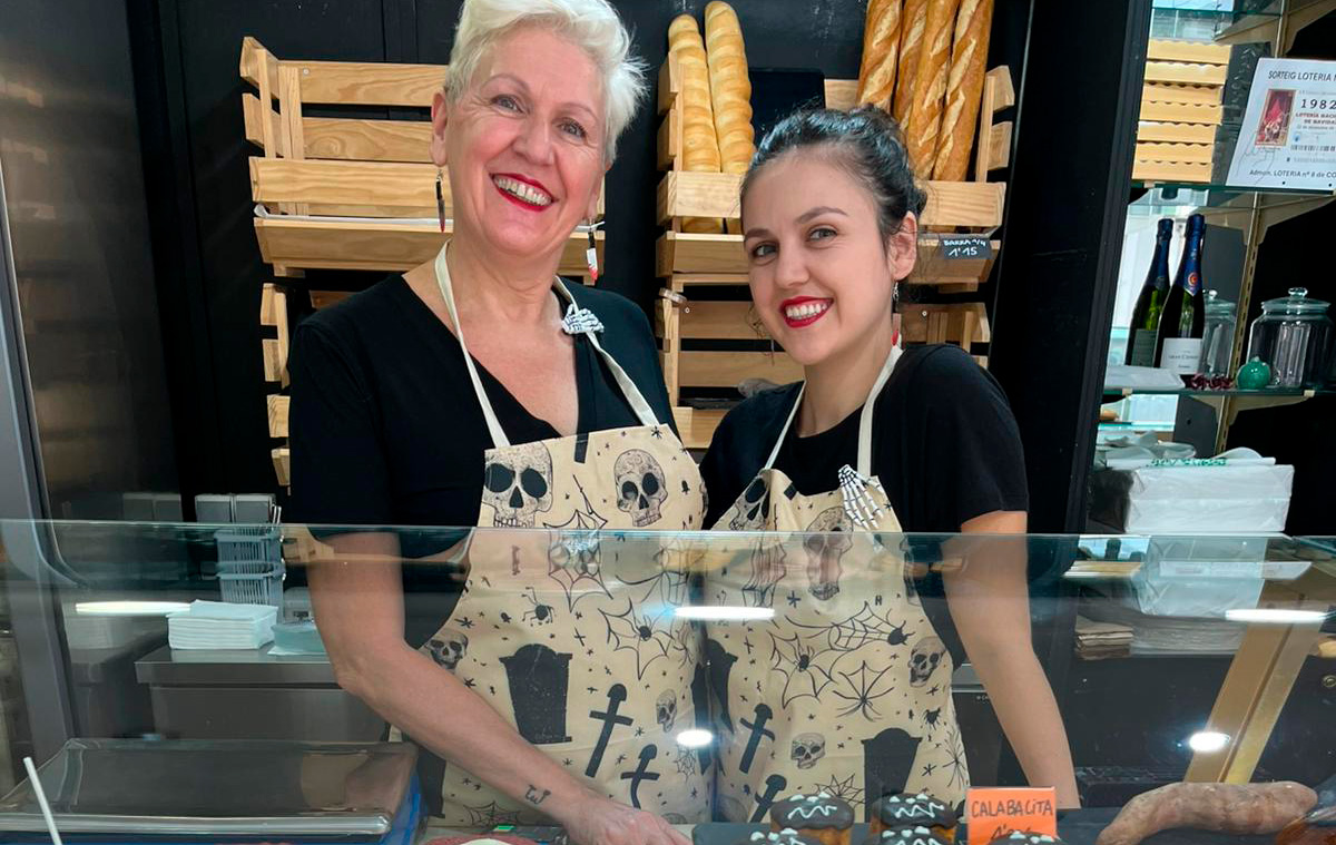 Montse y su hija en AMiguitas Pastelería & Cafetería